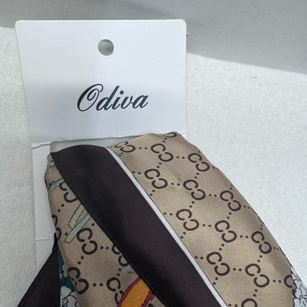 ODIVA. Floral  Scarf - Picture 5 of 7